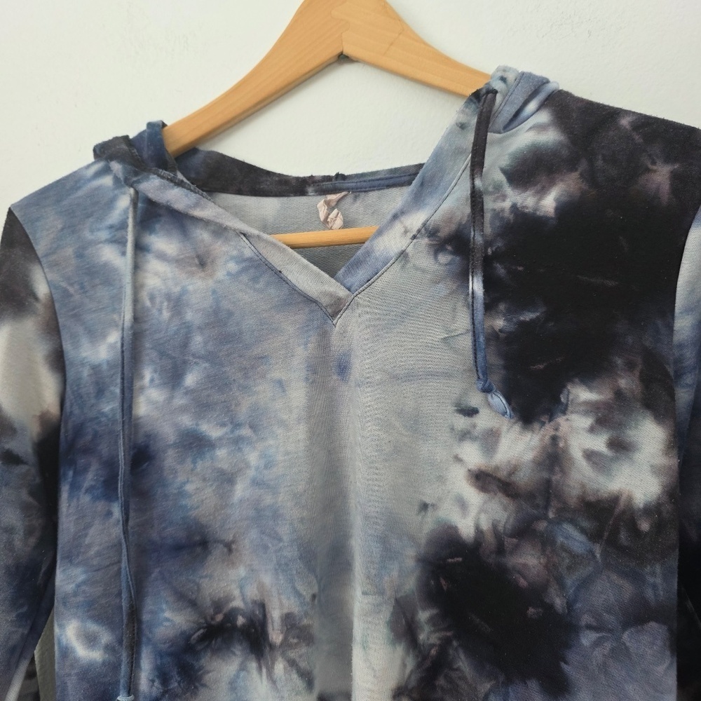Women's Gray/Black/White Tie Dye V Neck Hoodie - Small - Picture 2 of 4